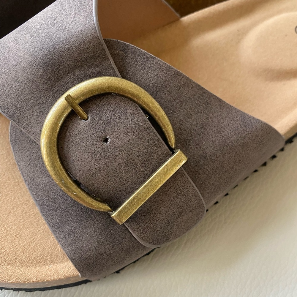 Sandals with buckle - Picture 2 of 4
